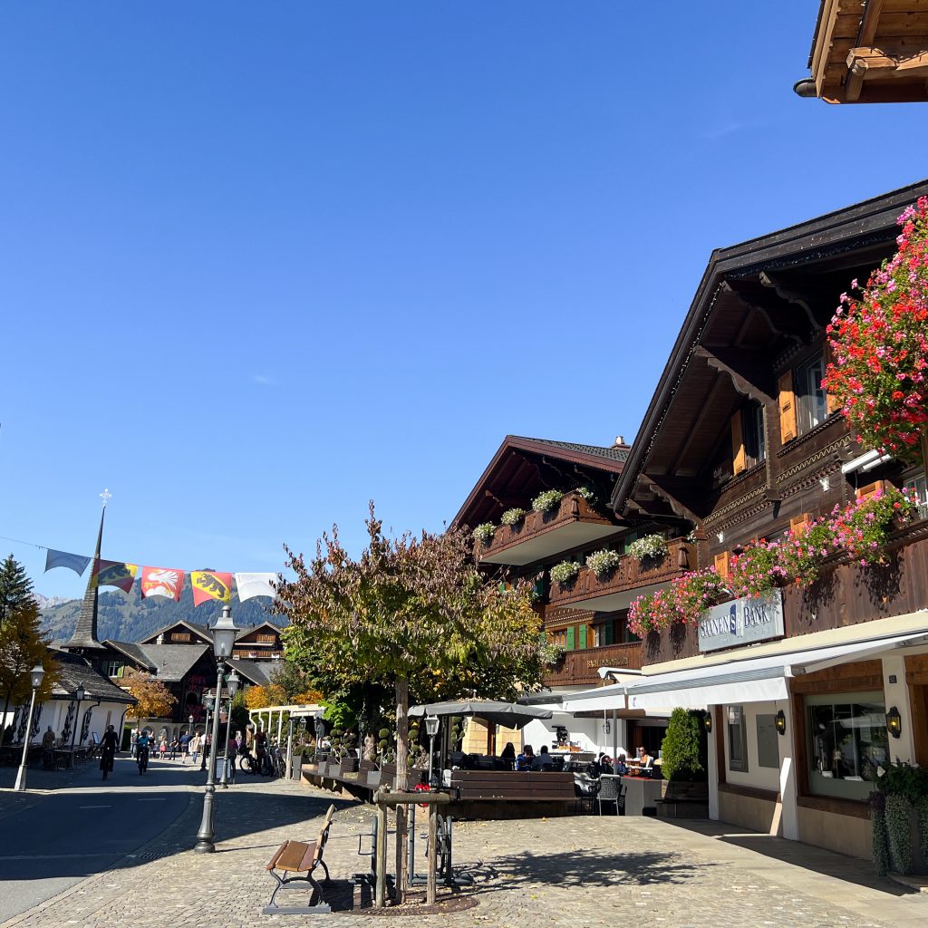 Das autofreie Chalet-Bergdorf Gstaad